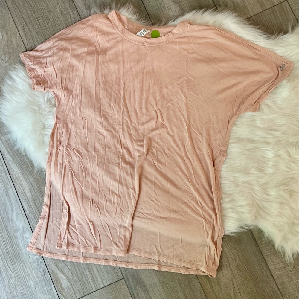 ALO | Sheer, Split Sides Ultra Soft Peach Short Sleeve T-Shirt (L)